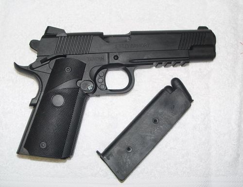 Plastik-Pistole, schwarz, Magazin herausnehmbar
